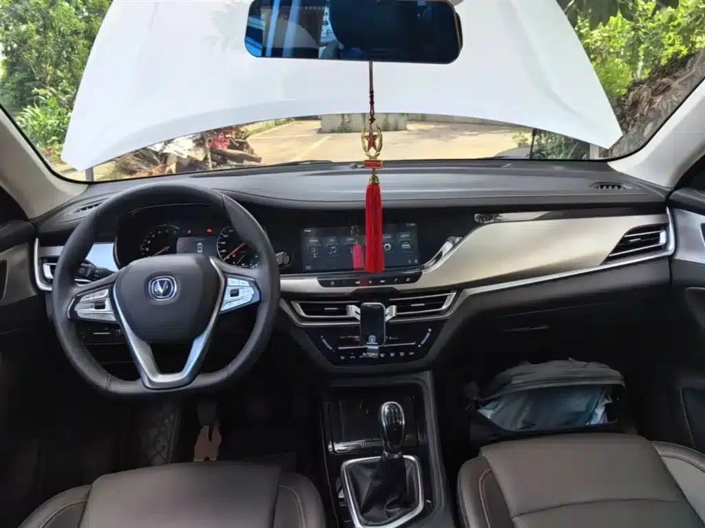 Changan CS35PLUS 2019 1.6L Manual Connected Edition — миниатюра 10