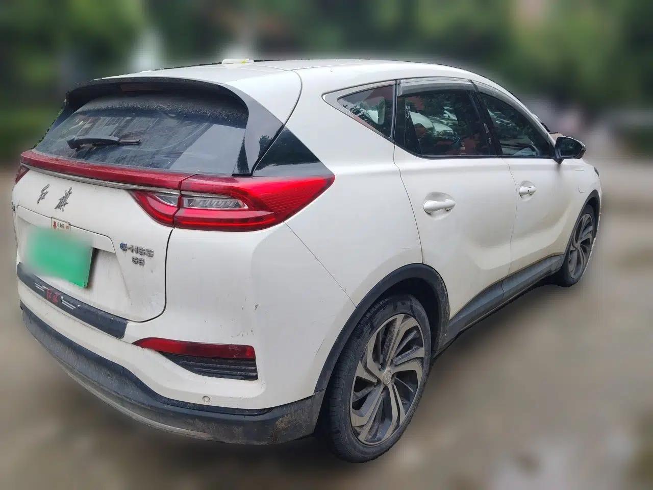Hongqi E-HS3 2019 Zhilian Qiyue Two-Wheel Drive Version — миниатюра 6