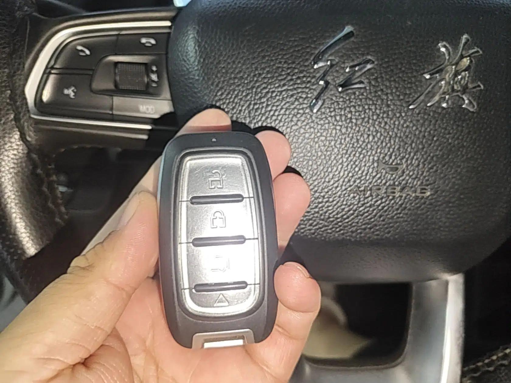 Hongqi E-HS3 2019 Zhilian Qiyue Two-Wheel Drive Version — миниатюра 12