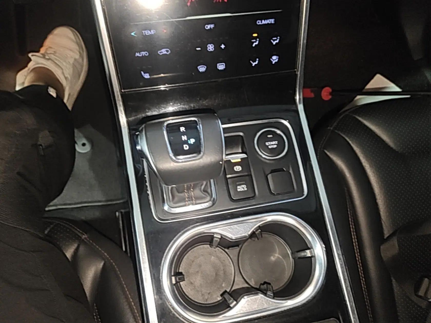 Hongqi E-HS3 2019 Zhilian Qiyue Two-Wheel Drive Version — миниатюра 17