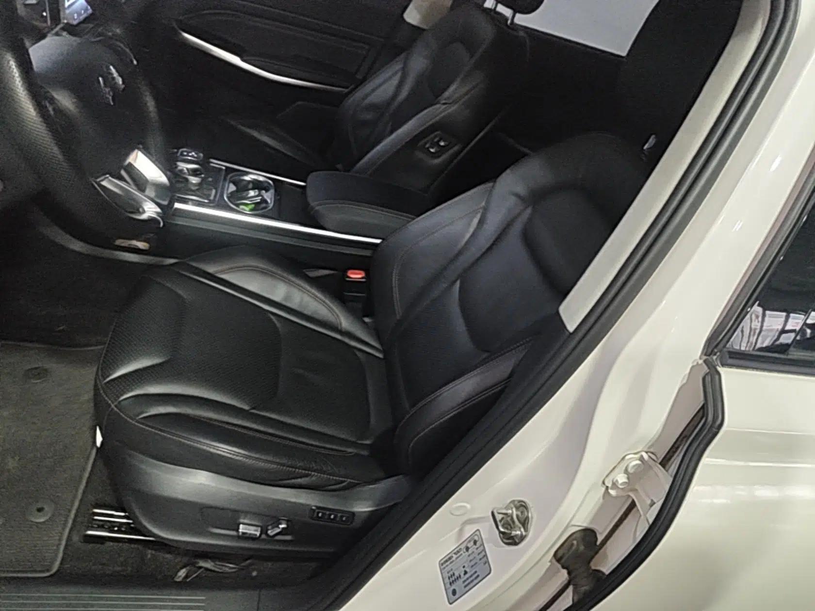 Hongqi E-HS3 2019 Zhilian Qiyue Two-Wheel Drive Version — миниатюра 18