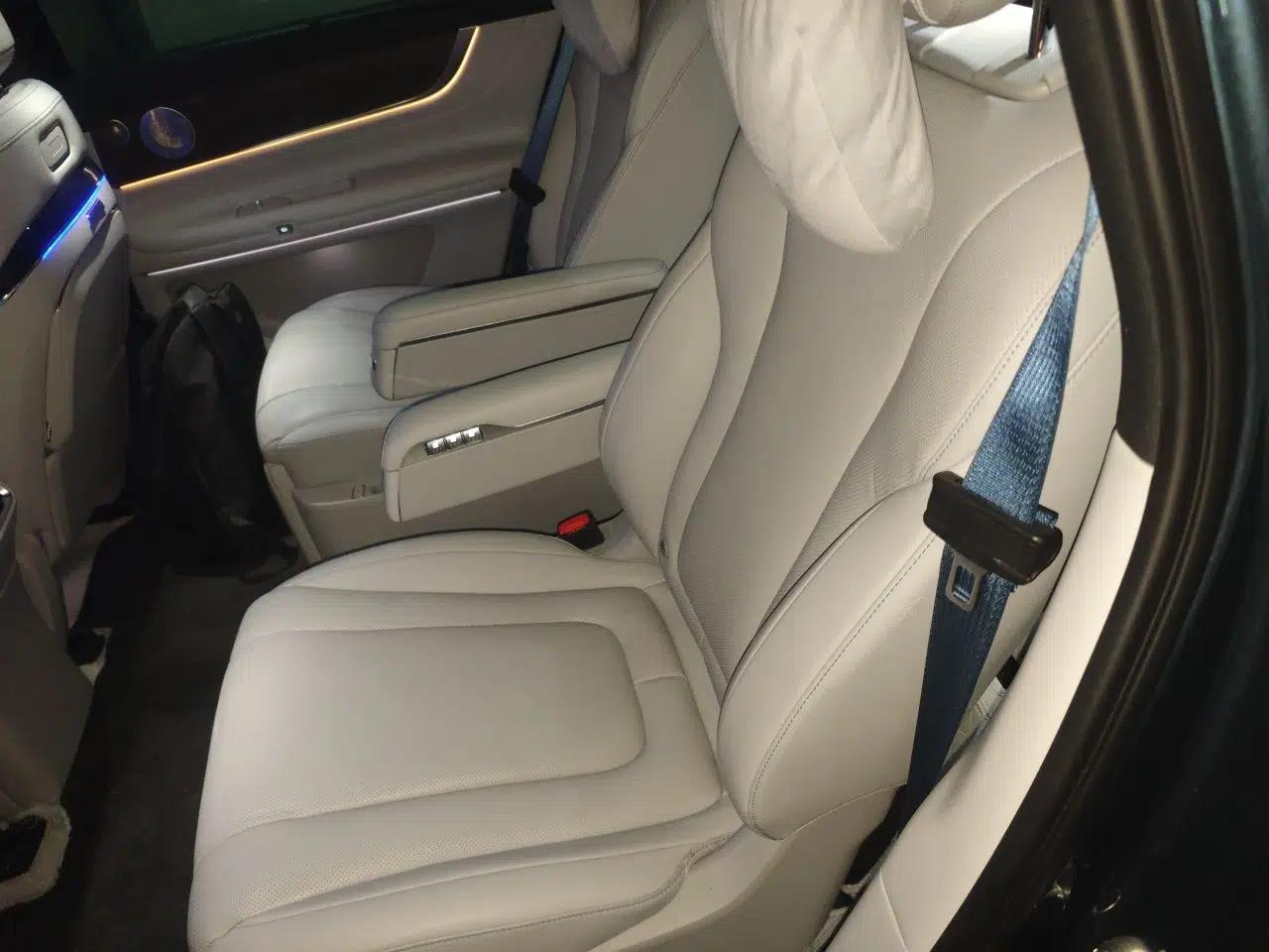 Hima AITO M9 2024 Range-Extended Ultra Version 42 kWh 6-Seater Model — миниатюра 18