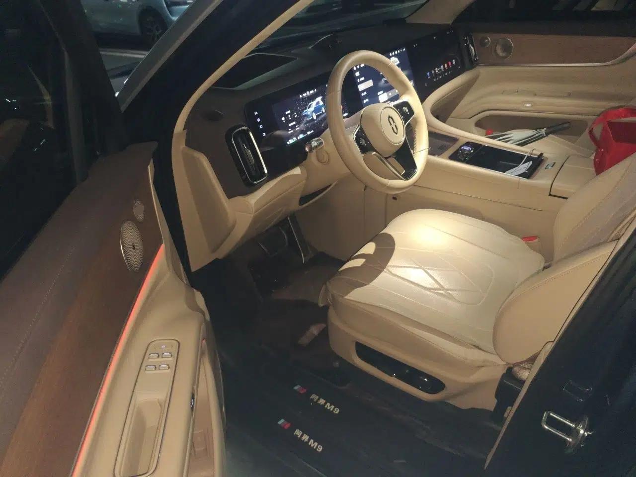 Hima AITO M9 2024 Range-Extended Ultra Version 42 kWh 6-Seater Model — миниатюра 17