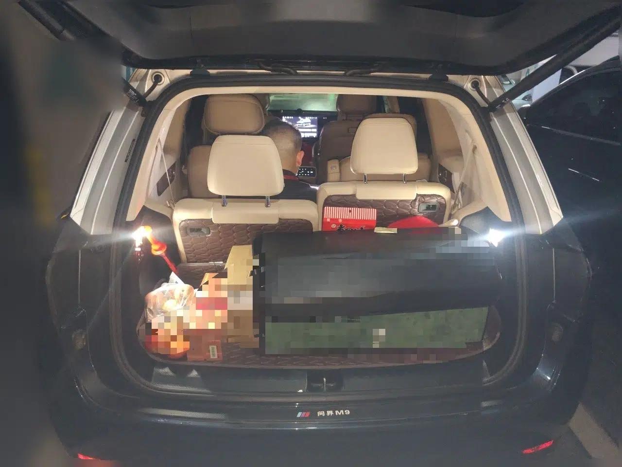 Hima AITO M9 2024 Range-Extended Ultra Version 42 kWh 6-Seater Model — миниатюра 20