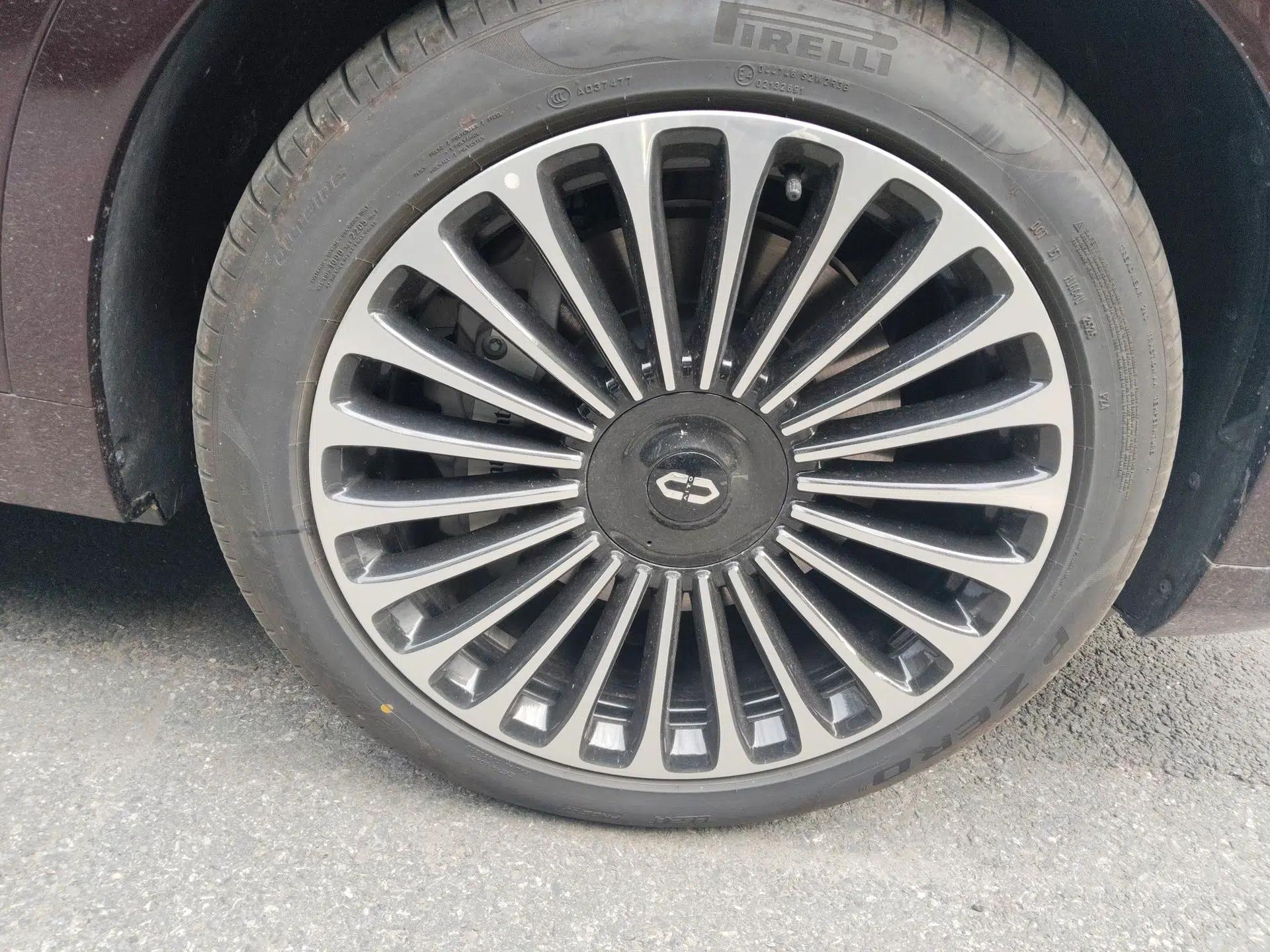 Hima AITO M9 2025 Extended-Range Ultra Version 52 kWh 6-Seater — миниатюра 8