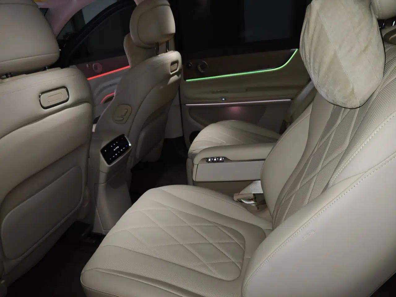 Hima AITO M9 2024 Range-Extended Ultra Version 42 kWh 6-Seater Model — миниатюра 18