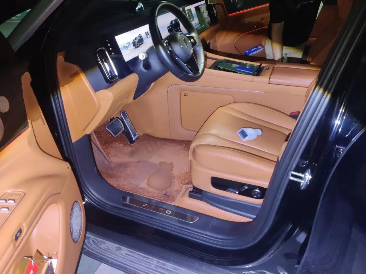 Hima AITO M9 2024 Range-Extended Ultra Version 42 kWh 6-Seater Model — миниатюра 17