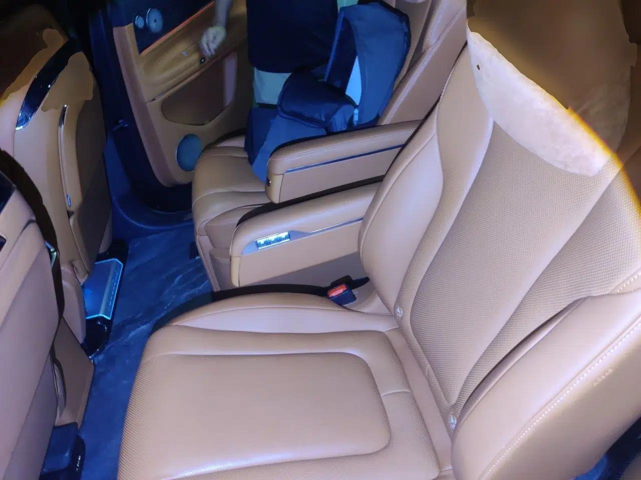 Hima AITO M9 2024 Range-Extended Ultra Version 42 kWh 6-Seater Model — миниатюра 18