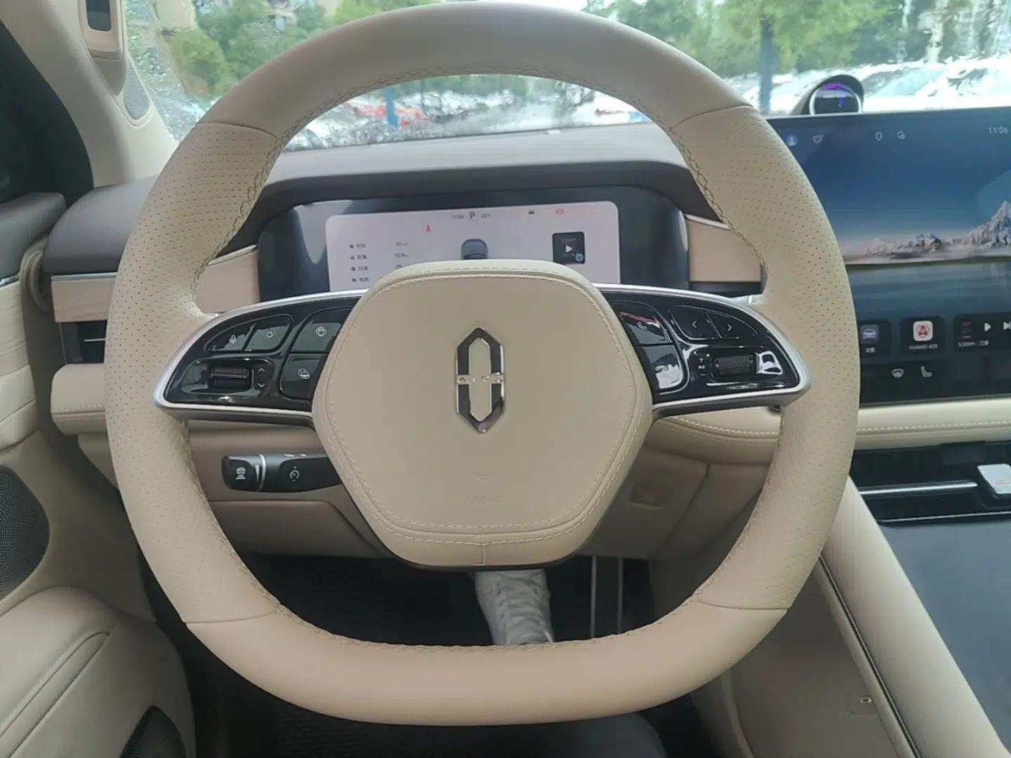 Hima AITO M7 2024 1.5T Intelligent Drive 4WD Ultra Version 5 Seats — миниатюра 14