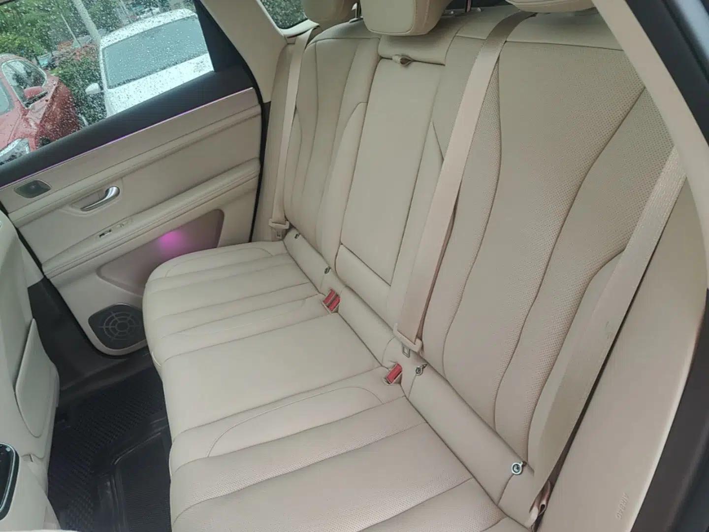 Hima AITO M7 2024 1.5T Intelligent Drive 4WD Ultra Version 5 Seats — миниатюра 20