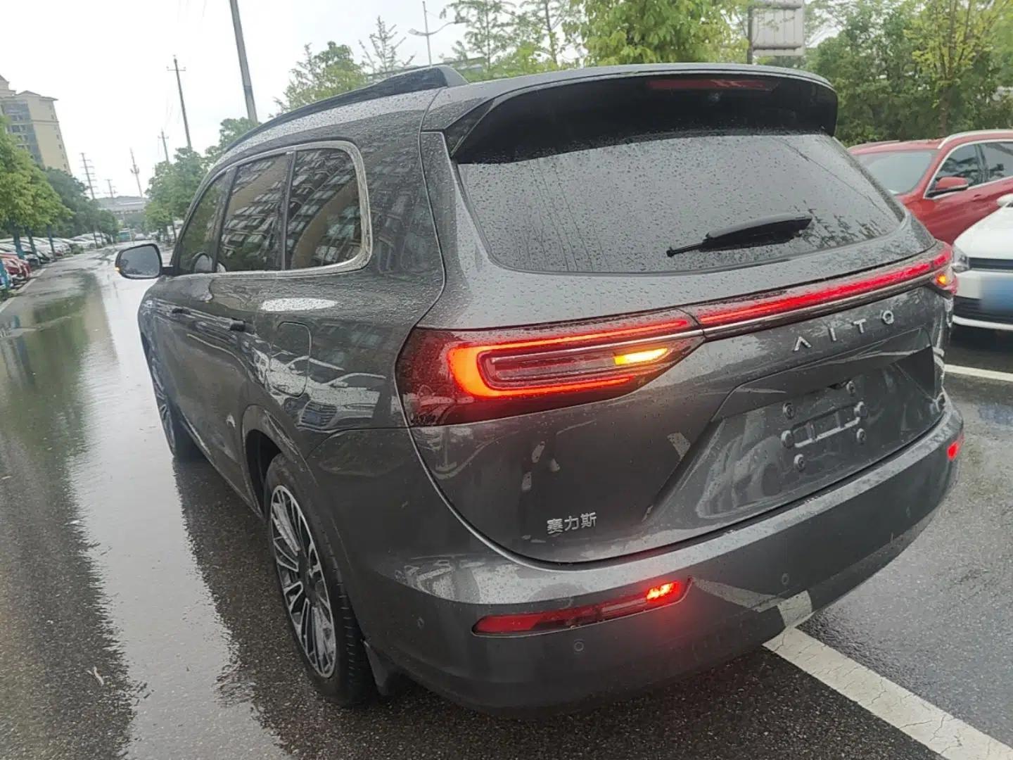 Hima AITO M7 2024 1.5T Intelligent Drive 4WD Ultra Version 5 Seats — миниатюра 4