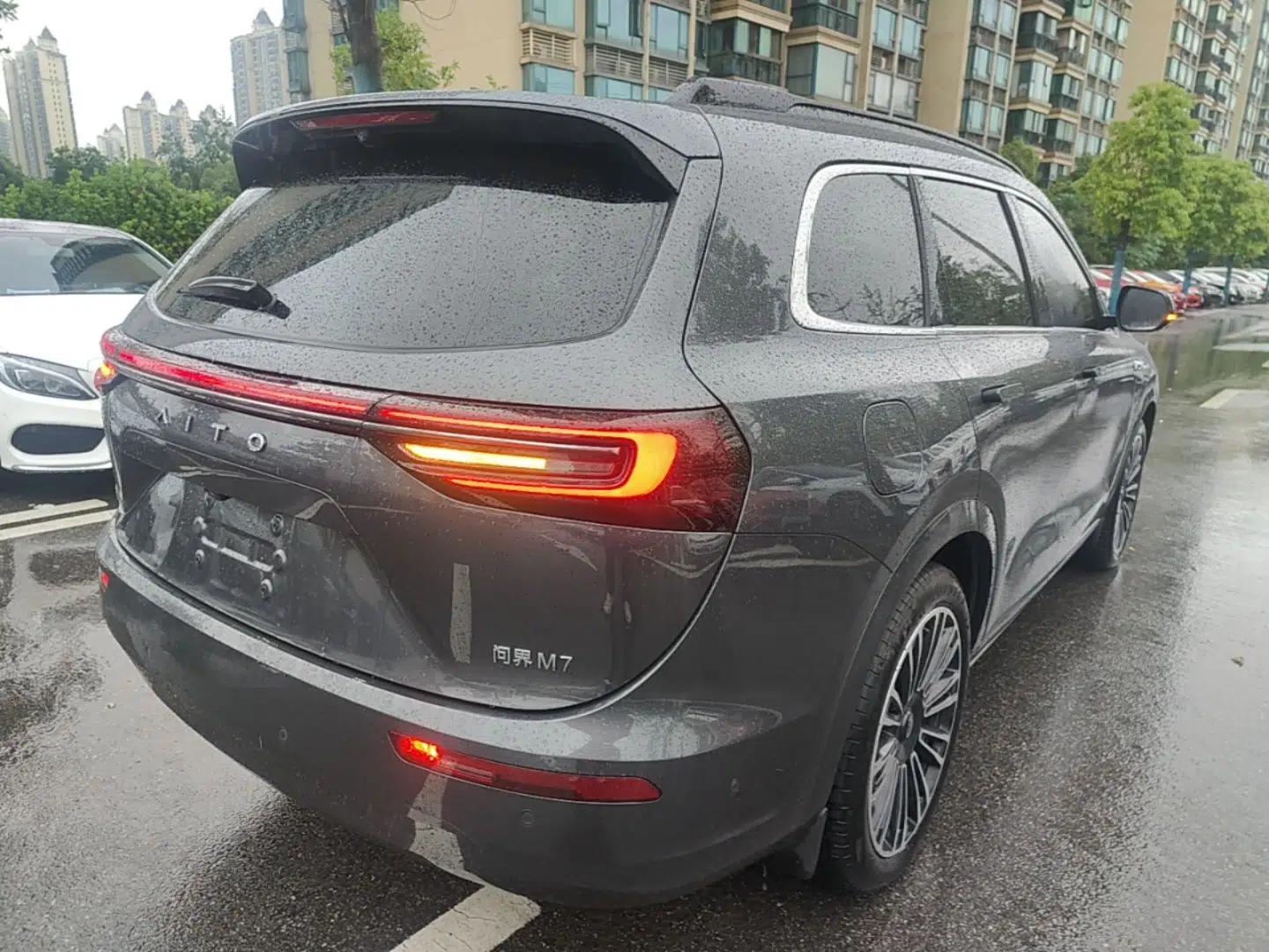 Hima AITO M7 2024 1.5T Intelligent Drive 4WD Ultra Version 5 Seats — миниатюра 6