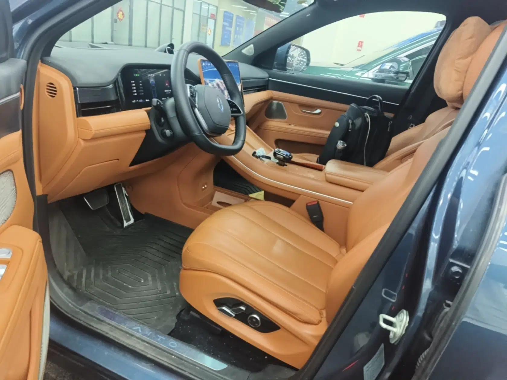 Hima AITO M7 2024 1.5T Intelligent Drive 4x4 Max Edition 6 Seats — миниатюра 18