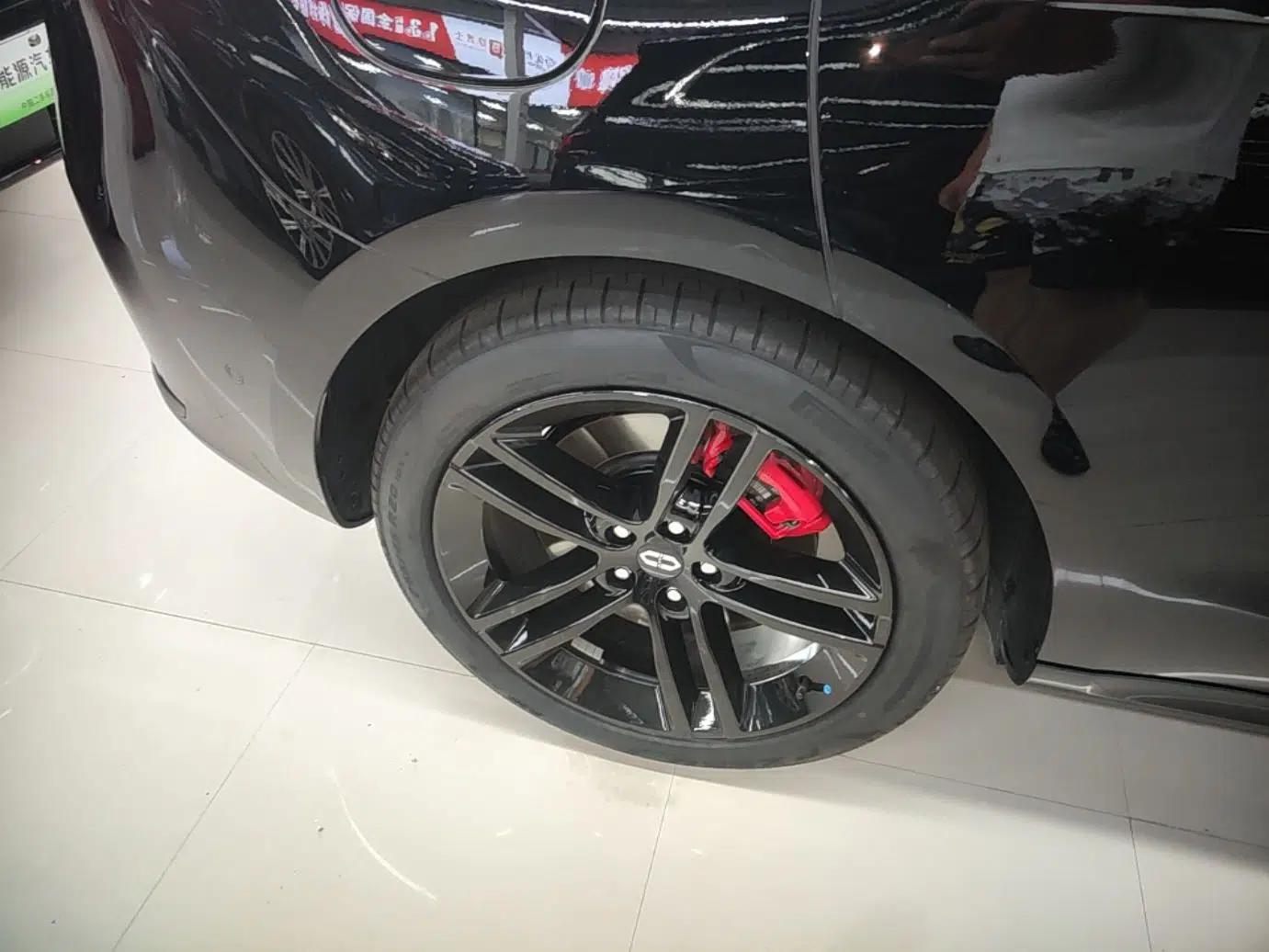 Hima AITO M5 2025 Extended-Range Ultra All-Wheel-Drive Version — миниатюра 10
