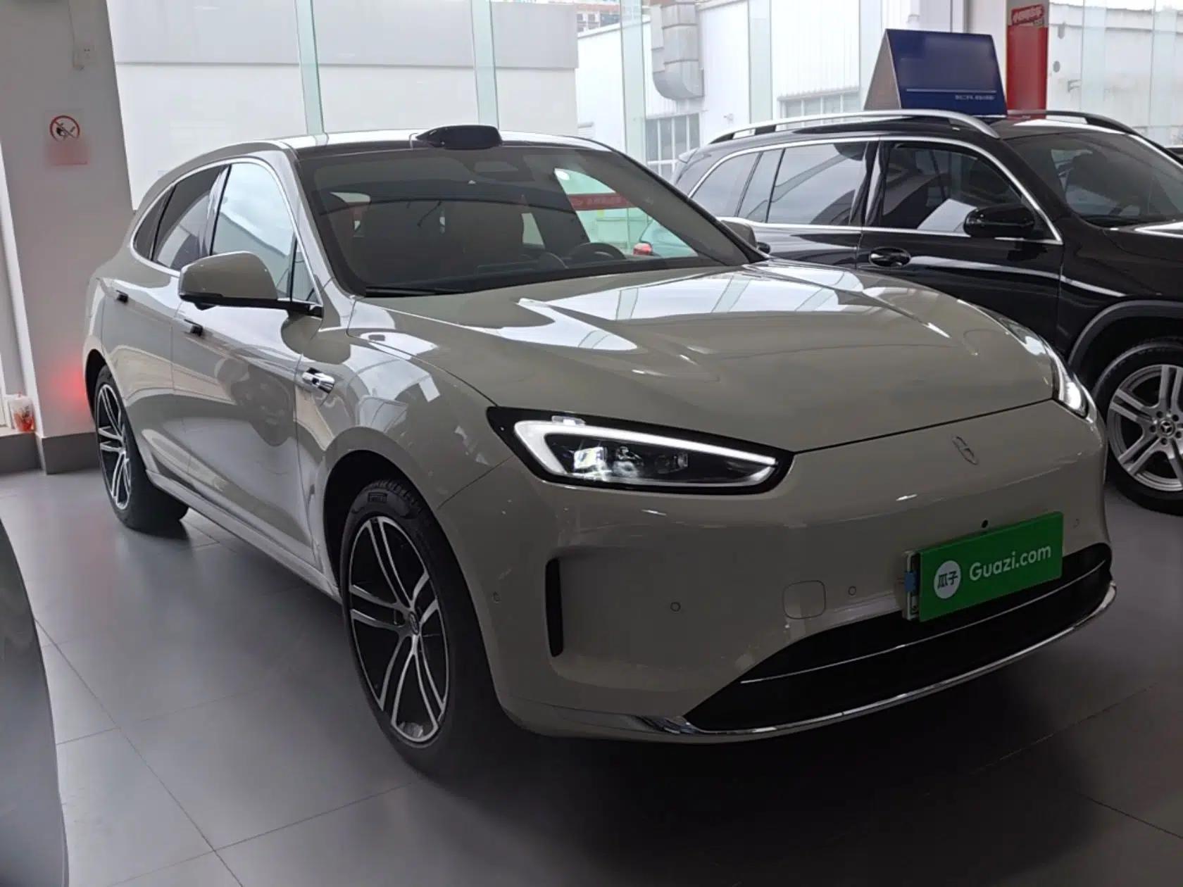 Hima AITO M5 2025 Extended-Range Ultra All-Wheel-Drive Version — миниатюра 3