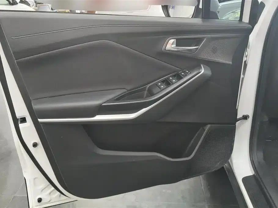 Changan CS15 2021 1.5L Automatic Entry-Level Model — миниатюра 7