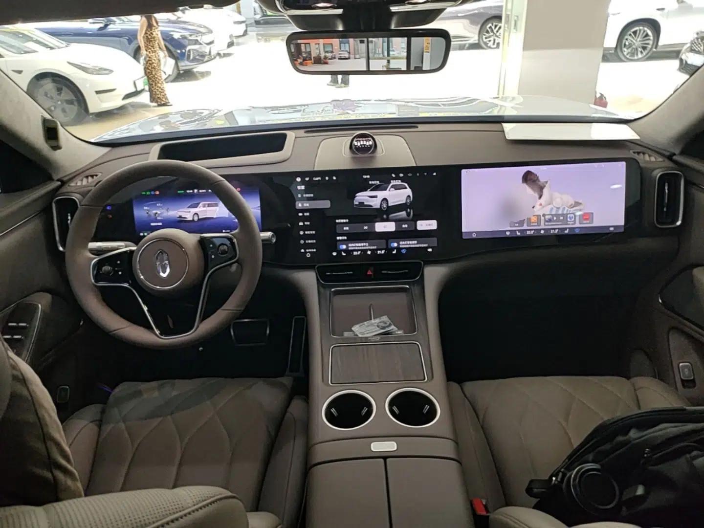 Hima AITO M8 2025 Model Pure Electric Max+ Five-Seat Long-Range Version — миниатюра 13