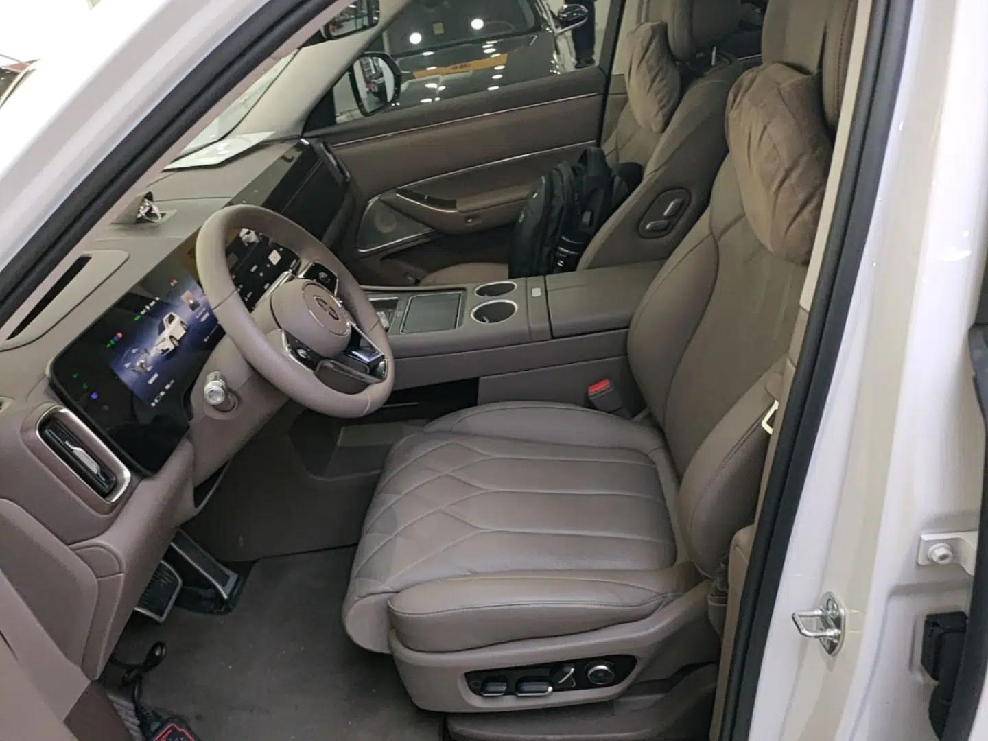 Hima AITO M8 2025 Model Pure Electric Max+ Five-Seat Long-Range Version — миниатюра 18