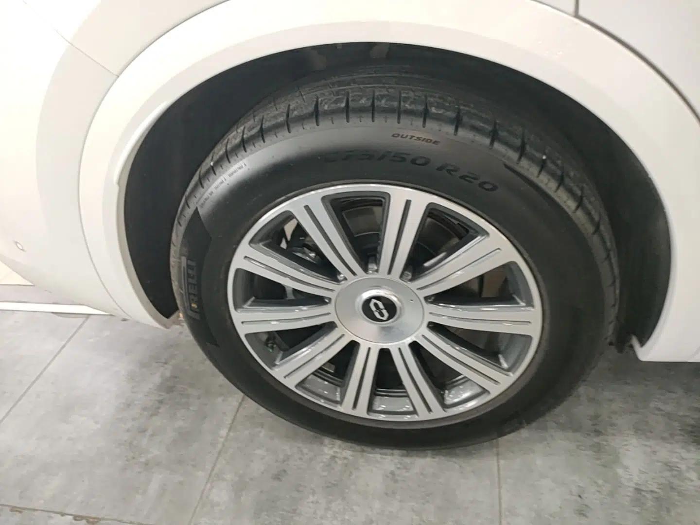 Hima AITO M8 2025 Model Pure Electric Max+ Five-Seat Long-Range Version — миниатюра 10