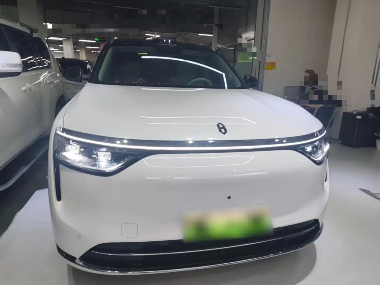 Hima AITO M8 2025 Extended-Range Max+ Version 53.4 kWh 6-Seater Edition — миниатюра 2