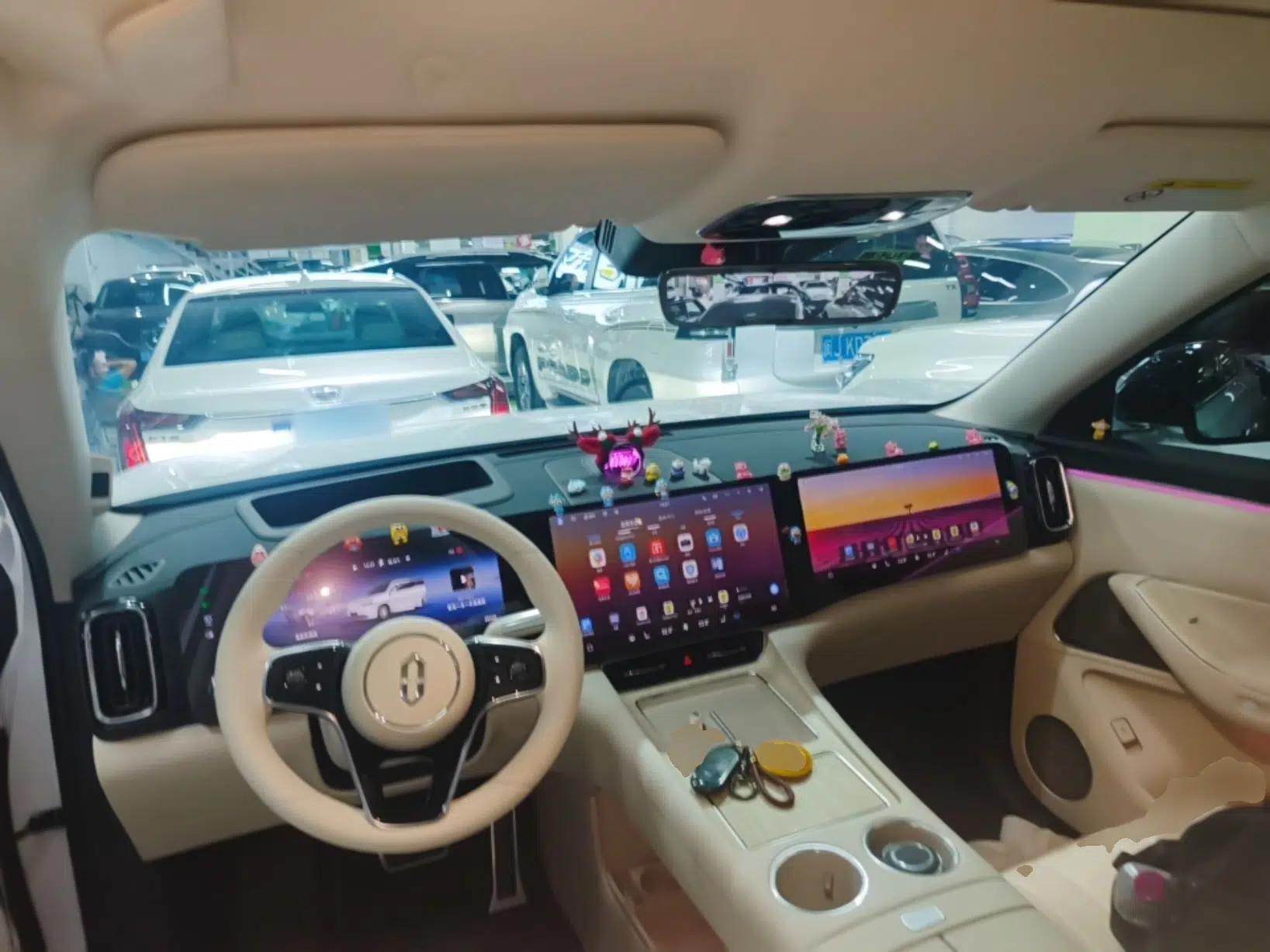 Hima AITO M8 2025 Extended-Range Max+ Version 53.4 kWh 6-Seater Edition — миниатюра 12