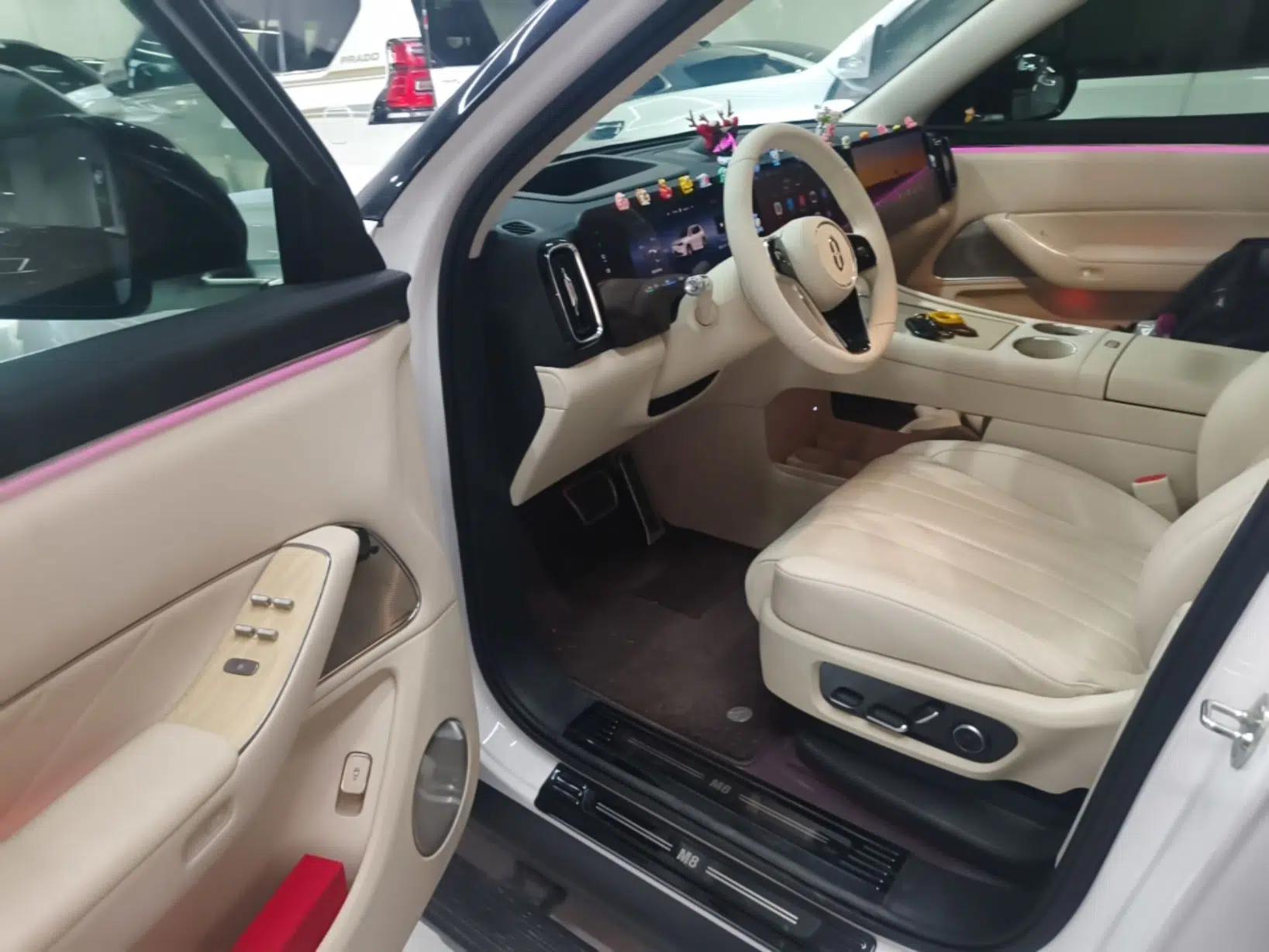 Hima AITO M8 2025 Extended-Range Max+ Version 53.4 kWh 6-Seater Edition — миниатюра 18