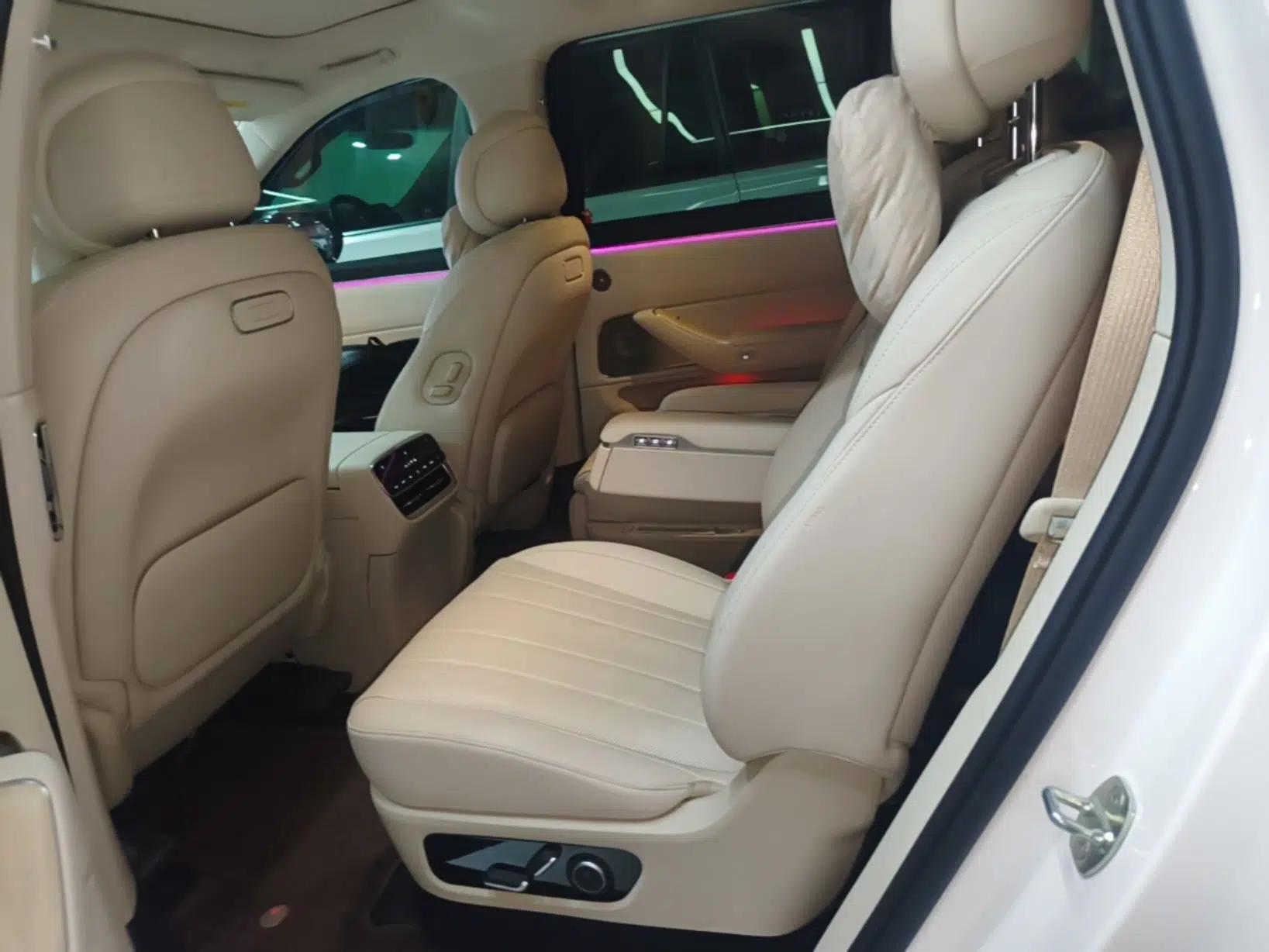 Hima AITO M8 2025 Extended-Range Max+ Version 53.4 kWh 6-Seater Edition — миниатюра 19