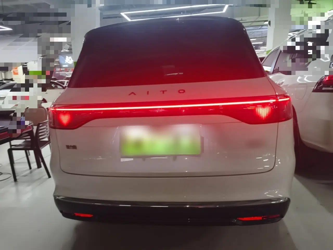 Hima AITO M8 2025 Extended-Range Max+ Version 53.4 kWh 6-Seater Edition — миниатюра 3