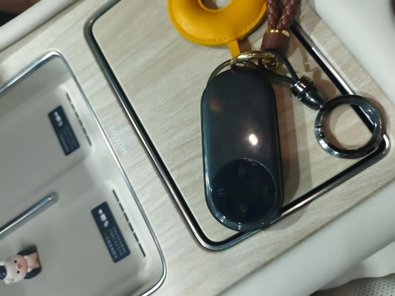 Hima AITO M8 2025 Extended-Range Max+ Version 53.4 kWh 6-Seater Edition — миниатюра 22