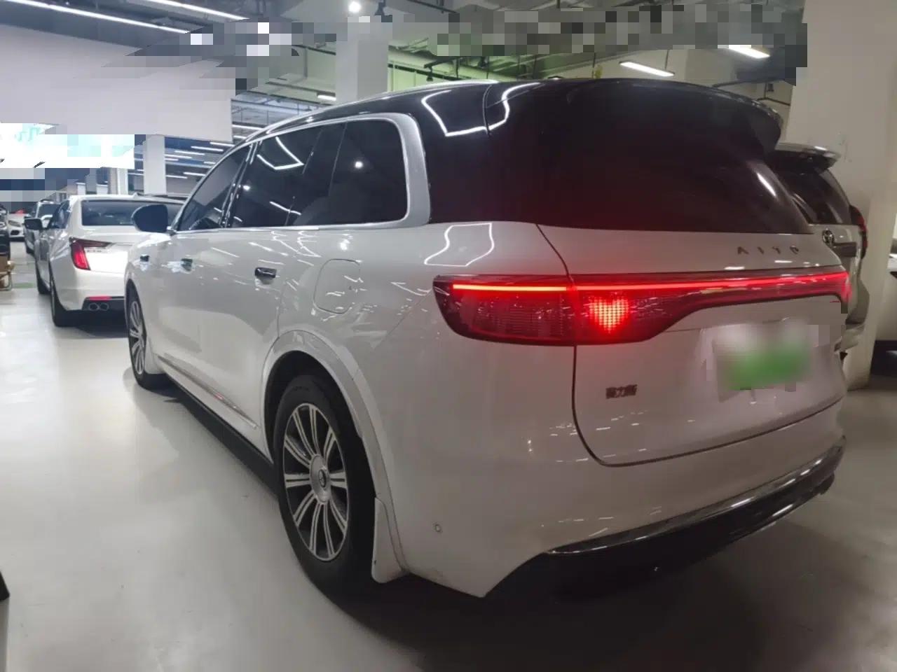 Hima AITO M8 2025 Extended-Range Max+ Version 53.4 kWh 6-Seater Edition — миниатюра 7