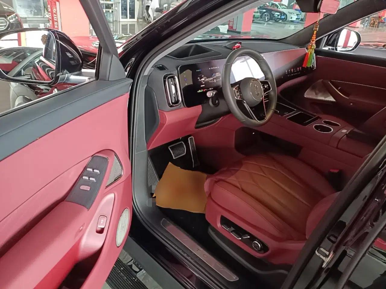 Hima AITO M8 2025 Extended-Range Max+ Version 53.4 kWh 6-Seater Edition — миниатюра 19
