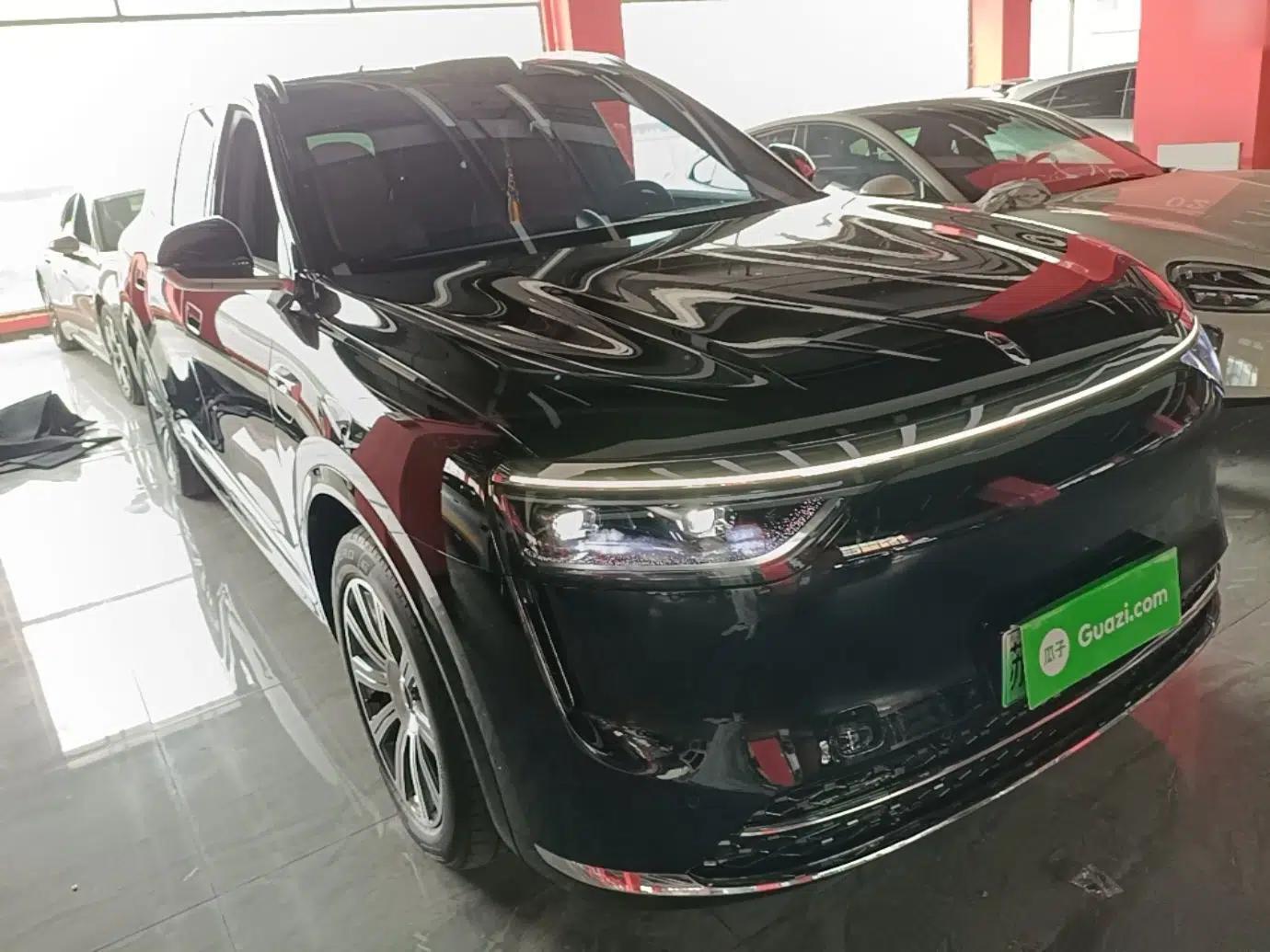 Hima AITO M8 2025 Extended-Range Max+ Version 53.4 kWh 6-Seater Edition — миниатюра 3