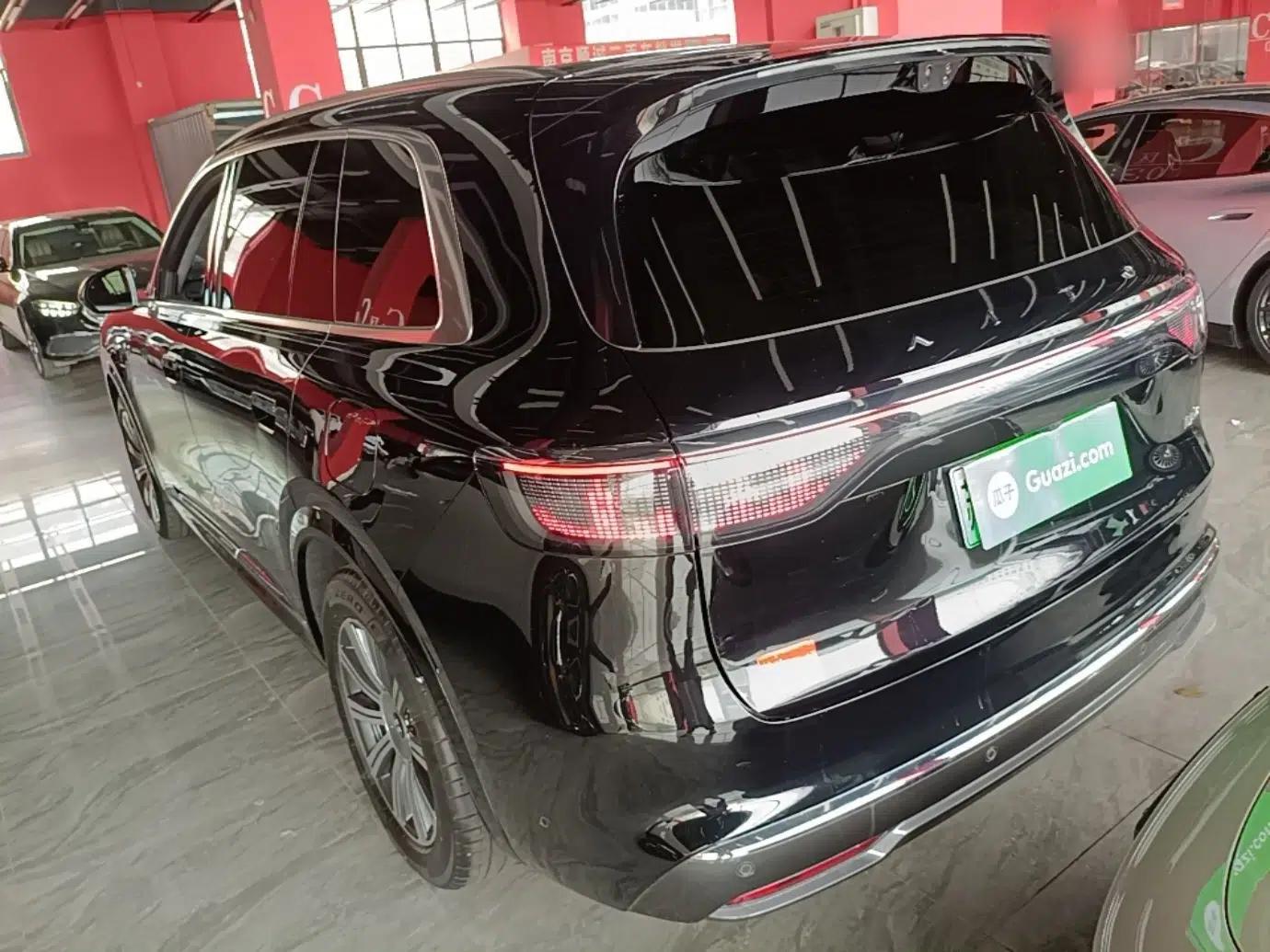 Hima AITO M8 2025 Extended-Range Max+ Version 53.4 kWh 6-Seater Edition — миниатюра 4