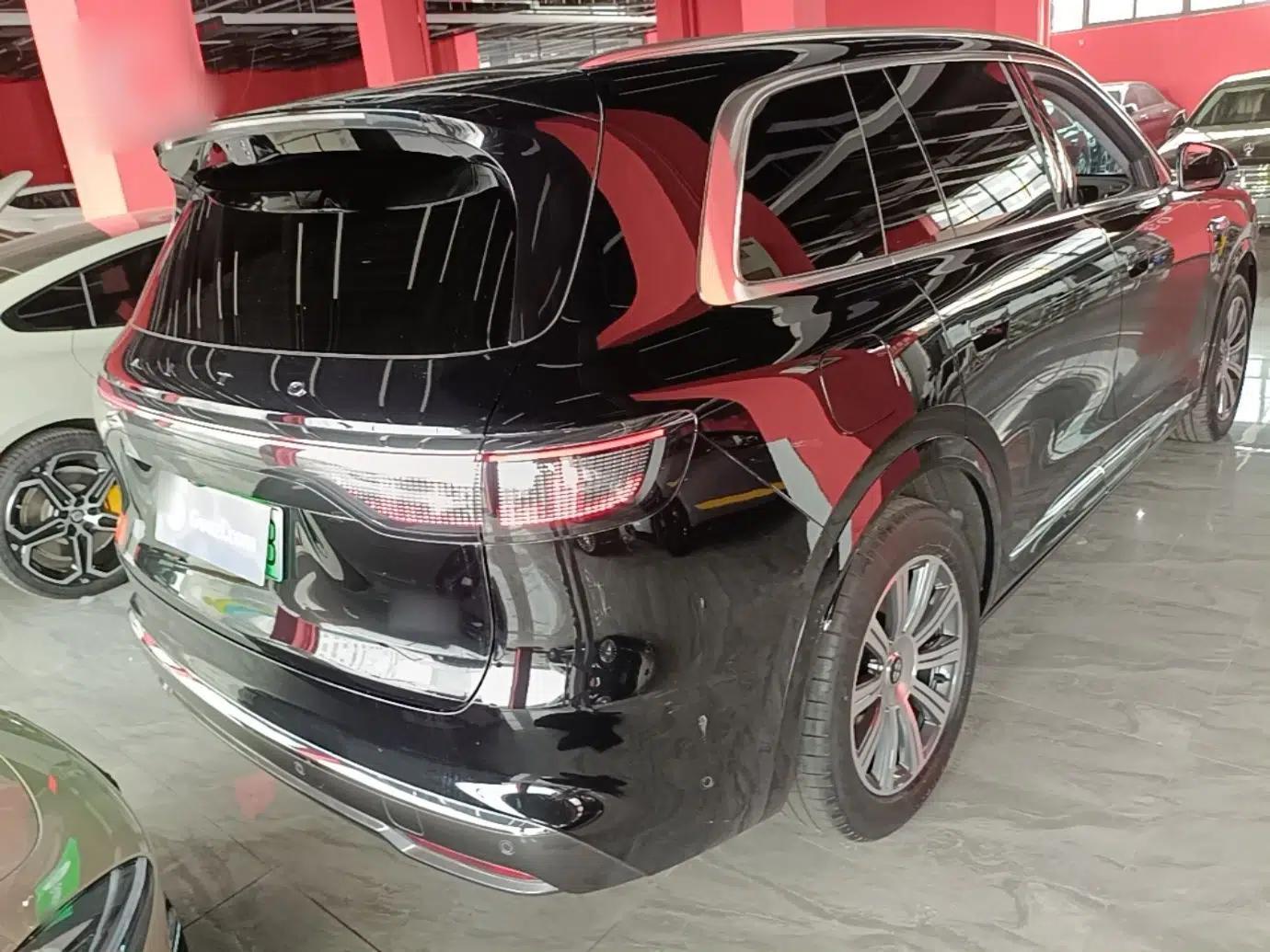 Hima AITO M8 2025 Extended-Range Max+ Version 53.4 kWh 6-Seater Edition — миниатюра 6