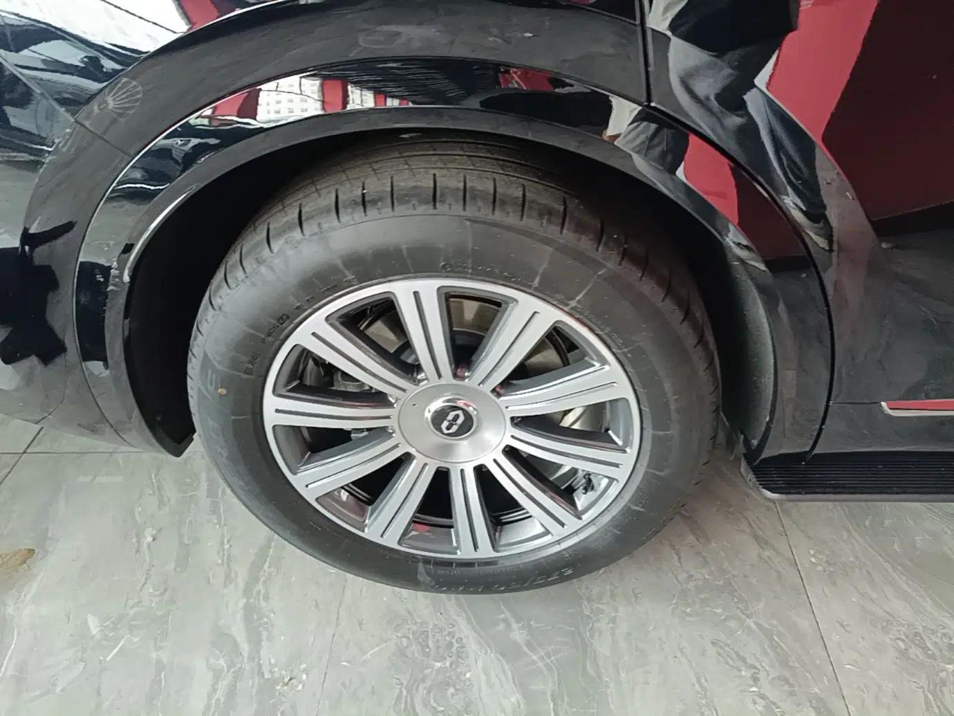 Hima AITO M8 2025 Extended-Range Max+ Version 53.4 kWh 6-Seater Edition — миниатюра 10