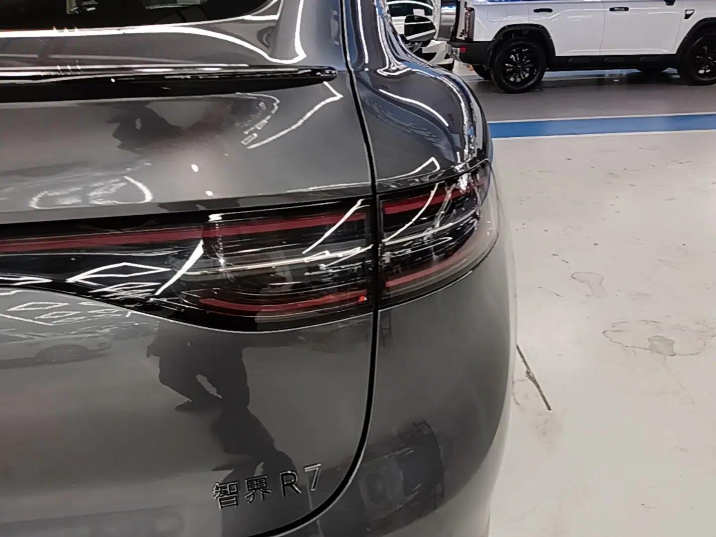 Hima Luxeed R7 2025 Range-Extended Version 251 km Max — миниатюра 7