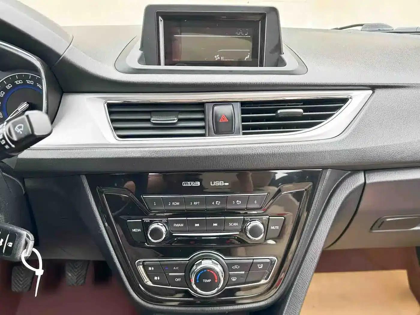 Yuexiang V7 2016 1.6L Manual Comfort Edition (National V Emission Standard) — миниатюра 18