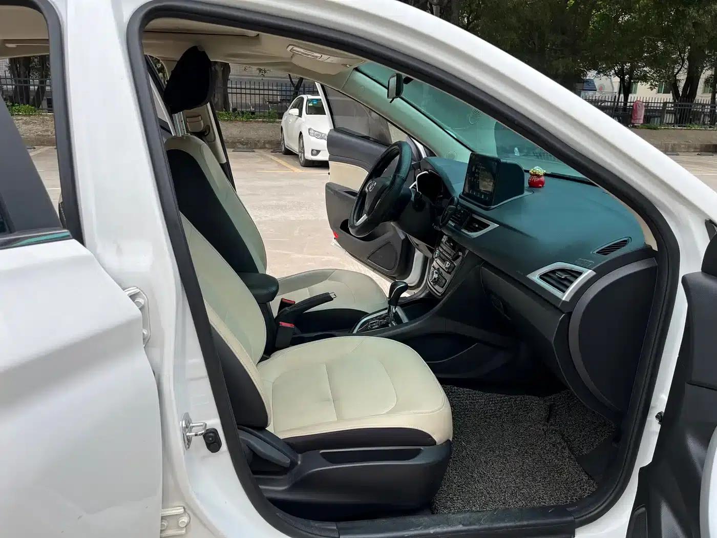 Yuexiang V7 2015 1.6L Automatic Enjoyment Edition (National IV Emission Standard) — миниатюра 10