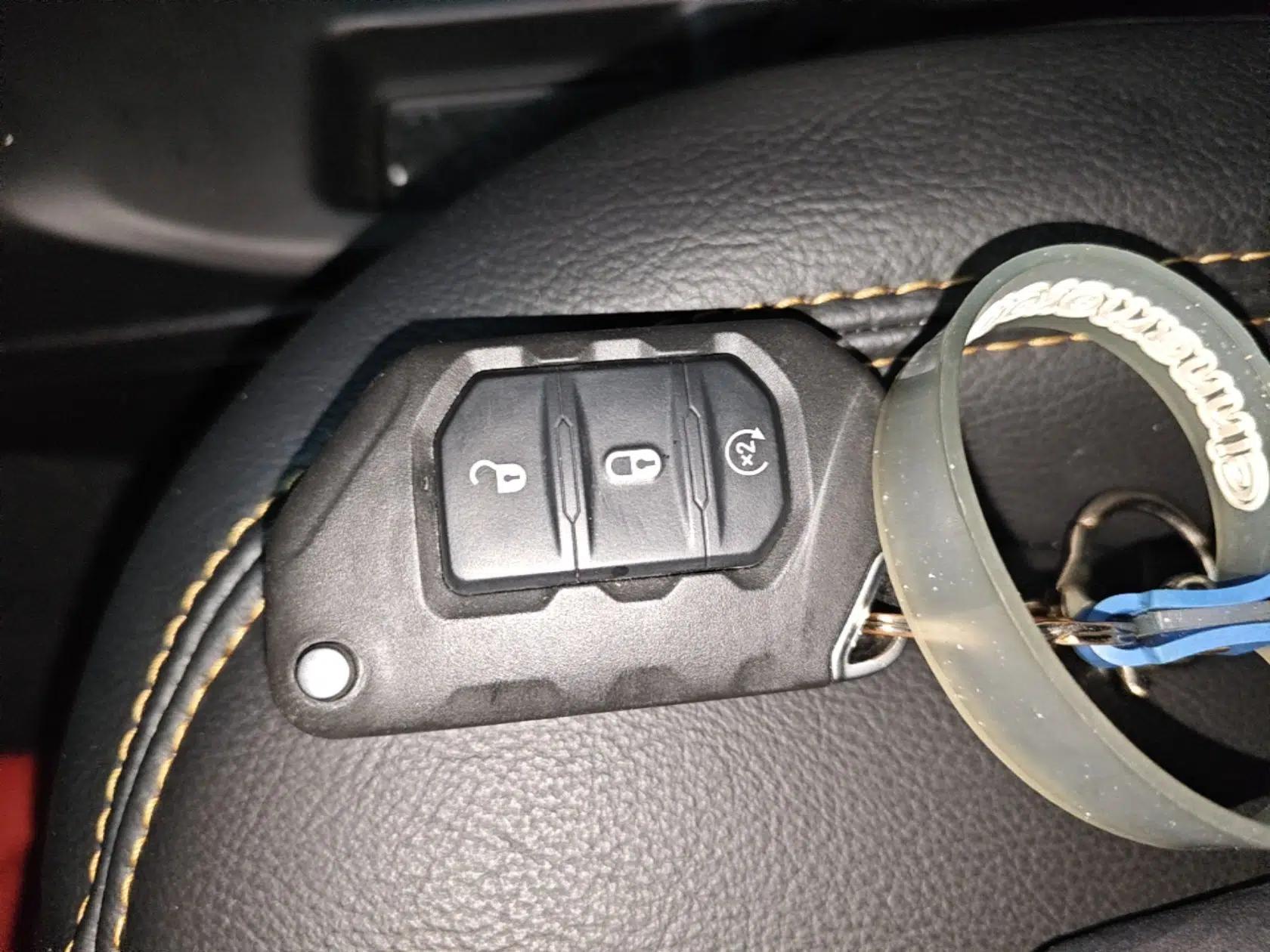 Jeep Wrangler 2024 2.0T Sahara Four-Door Edition — миниатюра 12