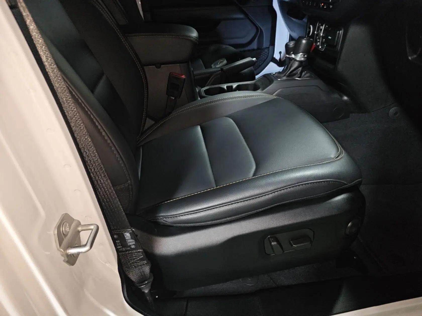 Jeep Wrangler 2024 2.0T Sahara Four-Door Edition — миниатюра 23