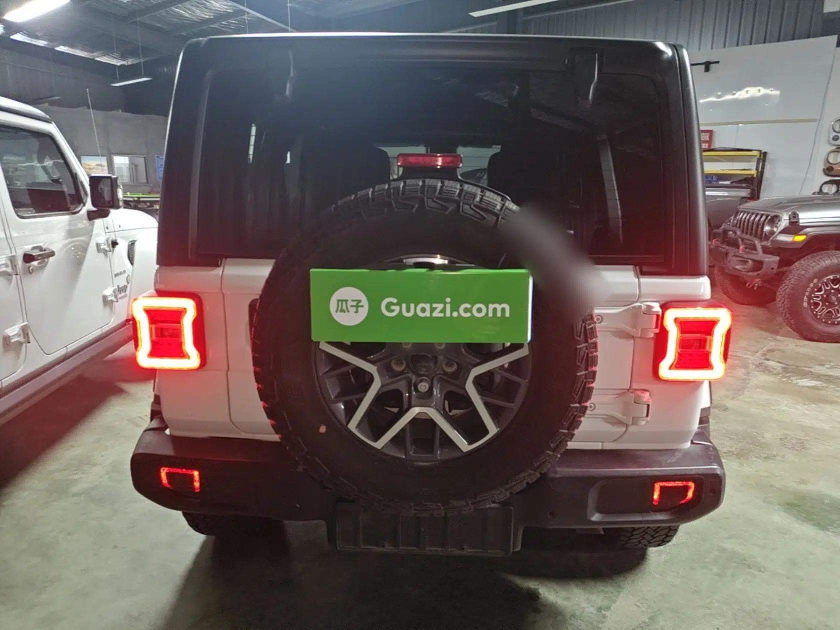 Jeep Wrangler 2024 2.0T Sahara Four-Door Edition — миниатюра 5