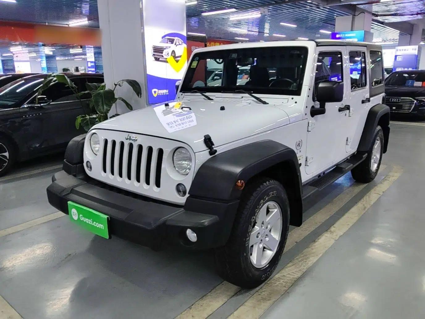 Jeep Wrangler 2014 2.8TD Sahara Four-Door Edition — миниатюра 1