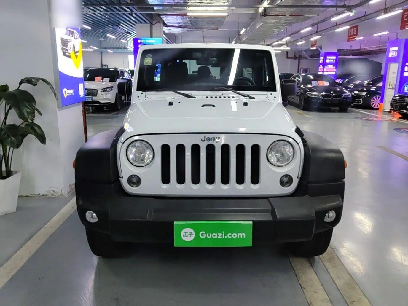 Jeep Wrangler 2014 2.8TD Sahara Four-Door Edition — миниатюра 2