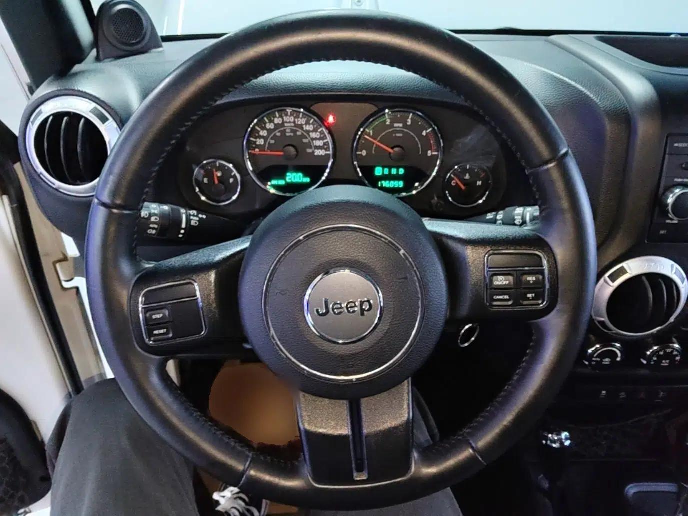 Jeep Wrangler 2014 2.8TD Sahara Four-Door Edition — миниатюра 14