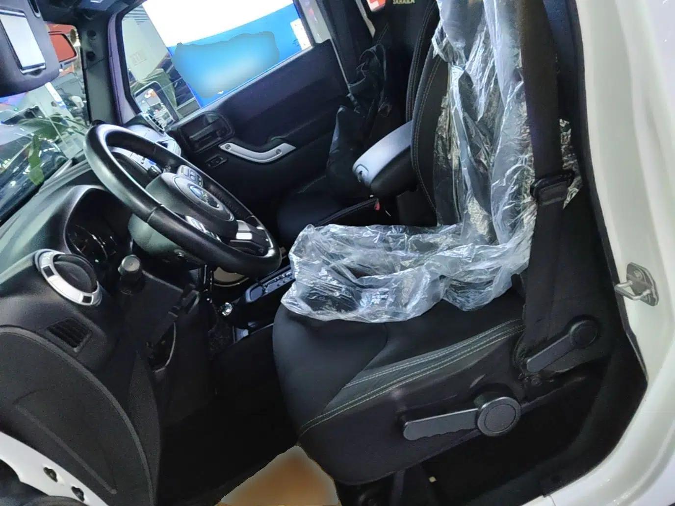 Jeep Wrangler 2014 2.8TD Sahara Four-Door Edition — миниатюра 18