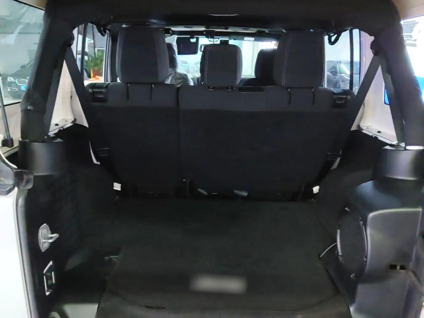Jeep Wrangler 2014 2.8TD Sahara Four-Door Edition — миниатюра 22
