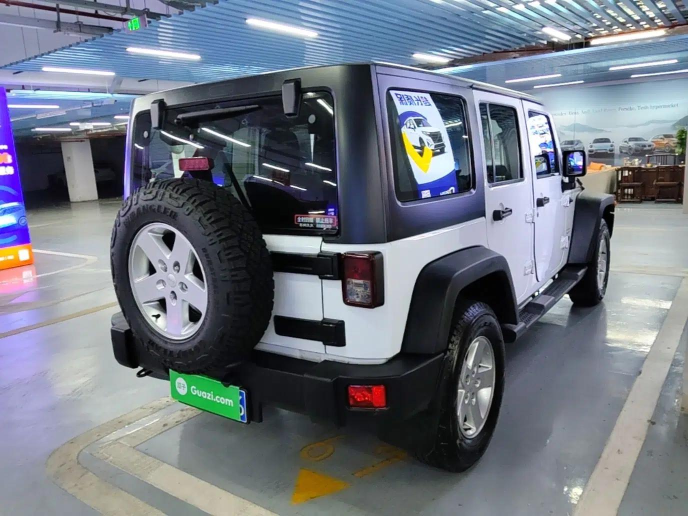 Jeep Wrangler 2014 2.8TD Sahara Four-Door Edition — миниатюра 6