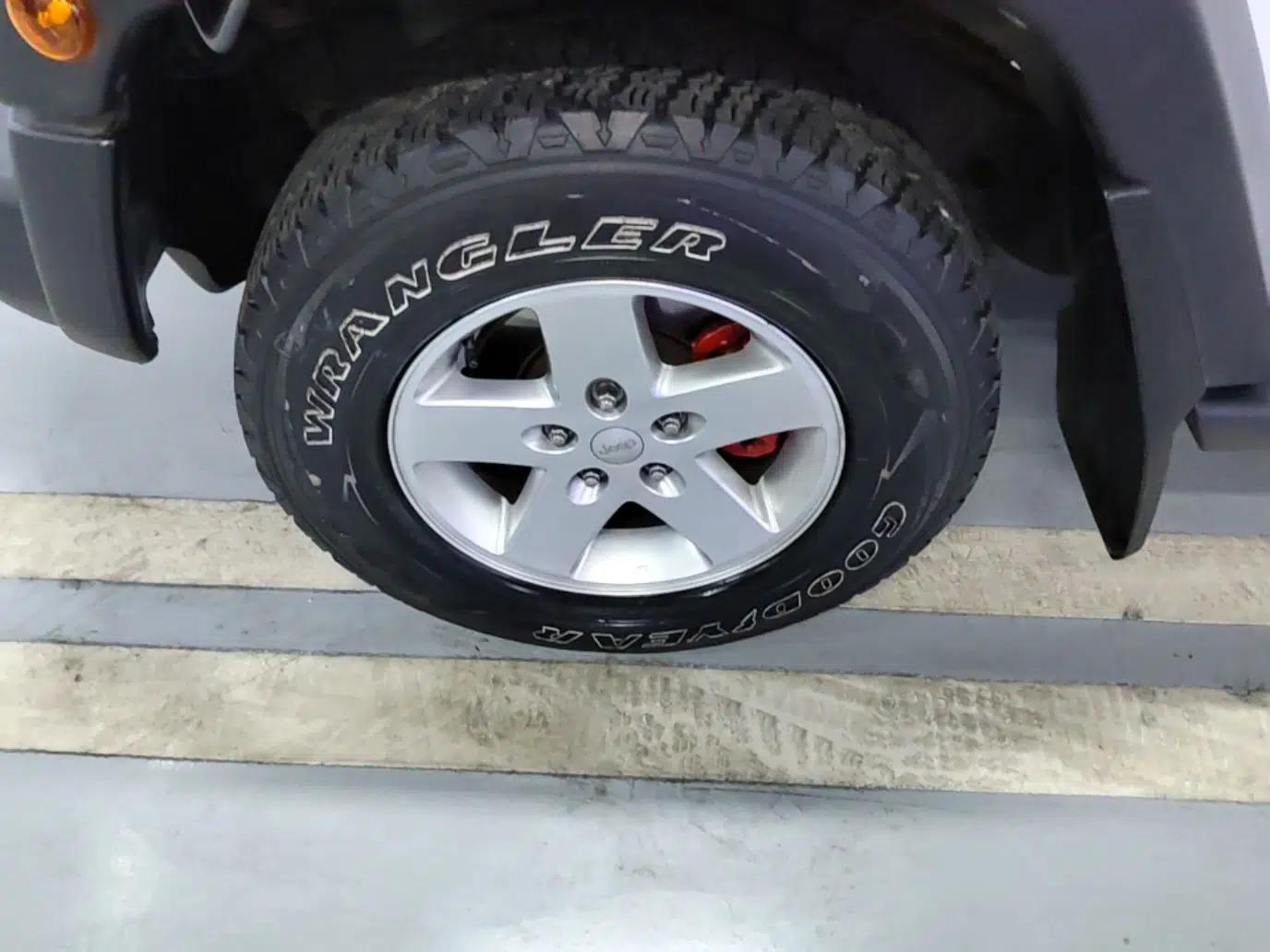 Jeep Wrangler 2014 2.8TD Sahara Four-Door Edition — миниатюра 8