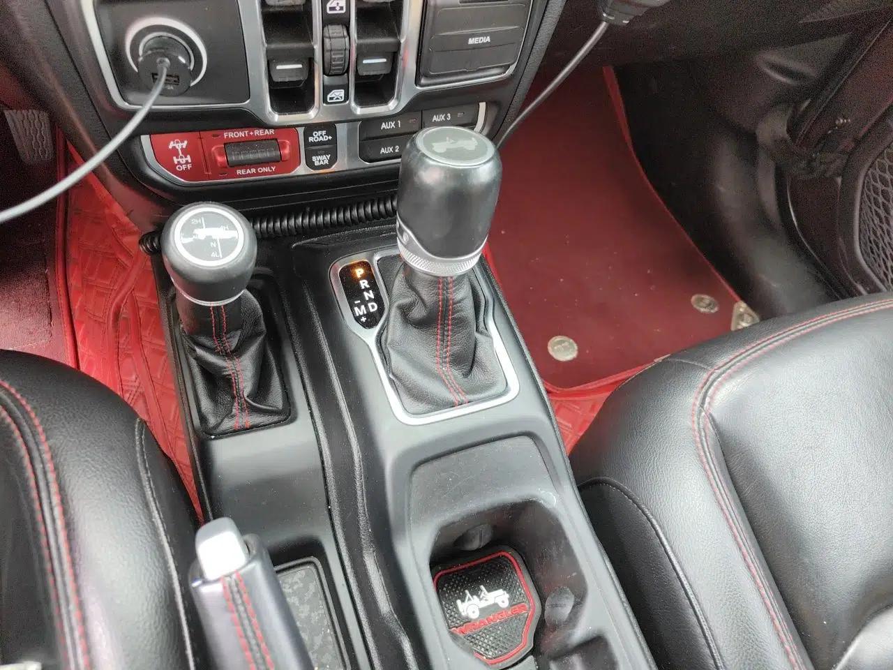 Jeep Wrangler 2021 2.0T Robin Hood Four-Door Edition — миниатюра 15