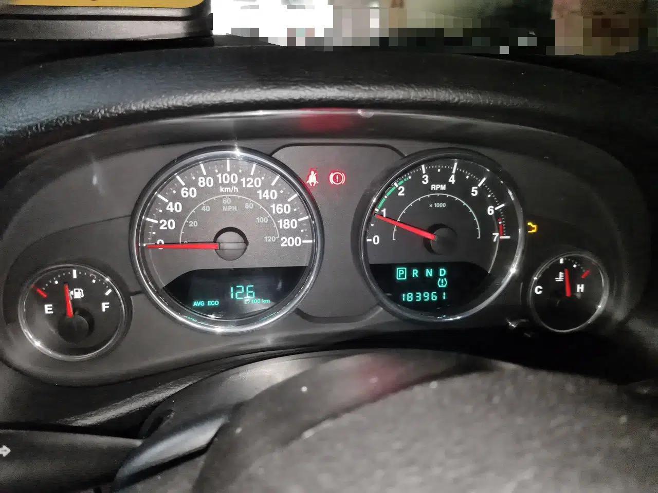Jeep Wrangler 2012 3.6L Sahara two-door version — миниатюра 12